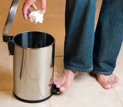 lixeiras para banheiro com Pedal