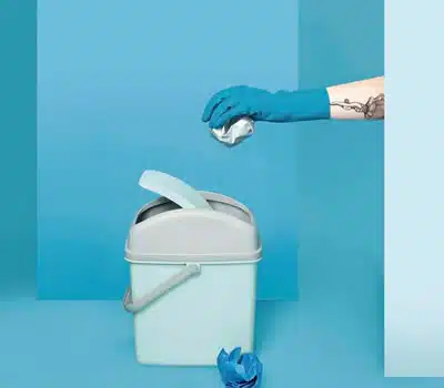 lixeiras para banheiro com Tampa Basculante