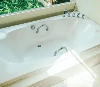 Acabamento das Banheiras de Hidromassagem