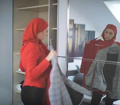 Guarda-Roupas de Casal com Espelho Embutido