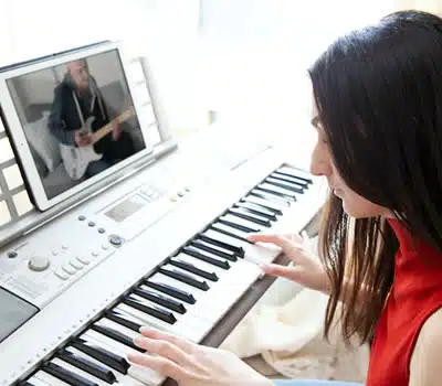 Pianos Digitais com Músicas Pré-Definidas