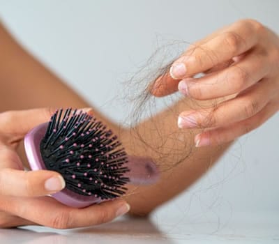 Causa da Queda de Cabelo Feminino